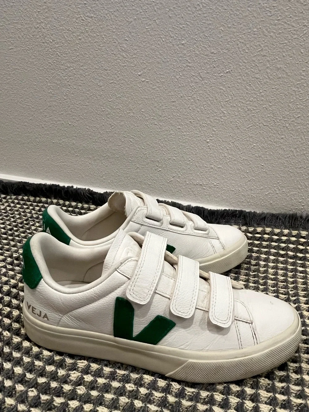 Veja Recife Leather White and green